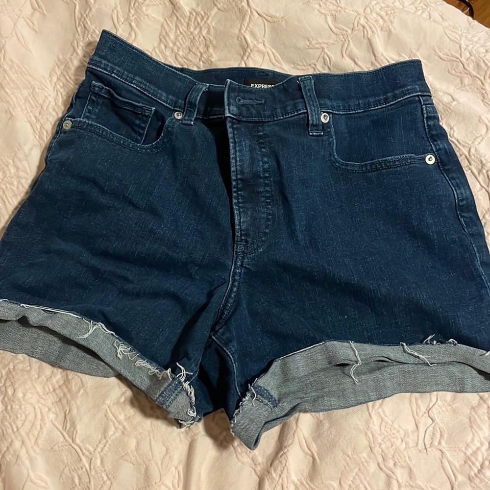 Express Shorts - Mid Rise